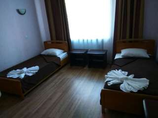 Отель Almaz-Plus Полтава Двухместный номер с 2 отдельными кроватями и душем-9
